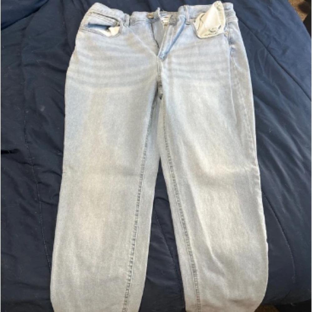 Light Wash Women’s Jeans - Classic Straight Leg